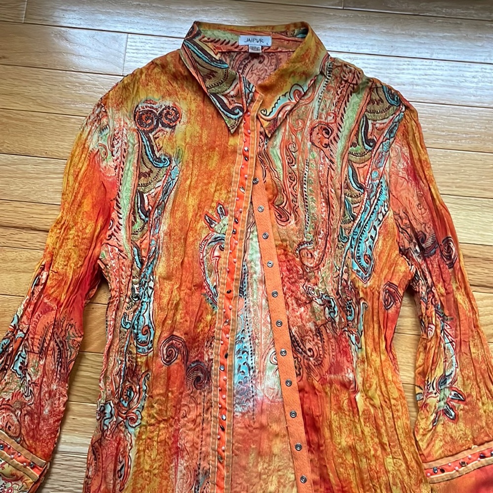 Womens ethnic button down, size L.